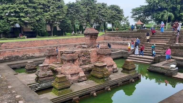 5 Tempat Wisata Terpopuler di Mojokerto: Nikmati Bersama Keluarga, Dekat dengan Pusat Kota