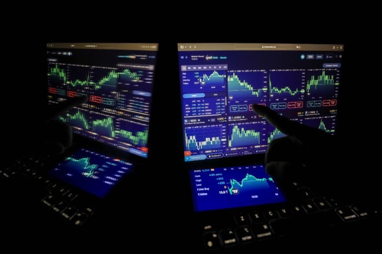Saham BRPT, KLBF, dan AKRA Mendorong Kenaikan Indeks Bisnis-27